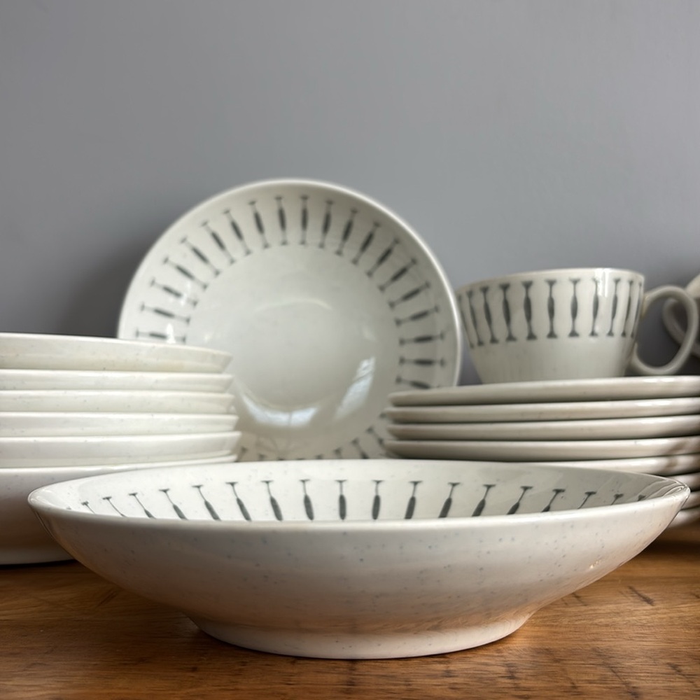 Royal China Cream Navajo Underglaze Set-of-8 Elegant Salad Cereal Bowl Tea Set - Picture 3 of 6
